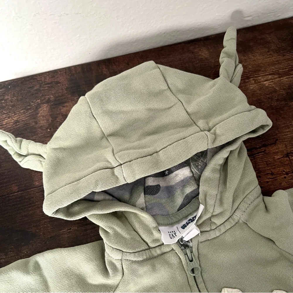 GAP DISNEY Kid's Baby Yoda Green Zip Up Hooded Jacket Size 12-18 M